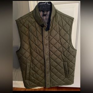 Brooks Brothers men’s paddock diamond quilted padded vest
